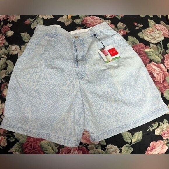 NWT Gloria Vanderbilt Women's Blue Denim Pleated Shorts – Size 12 - Picture 1 of 5